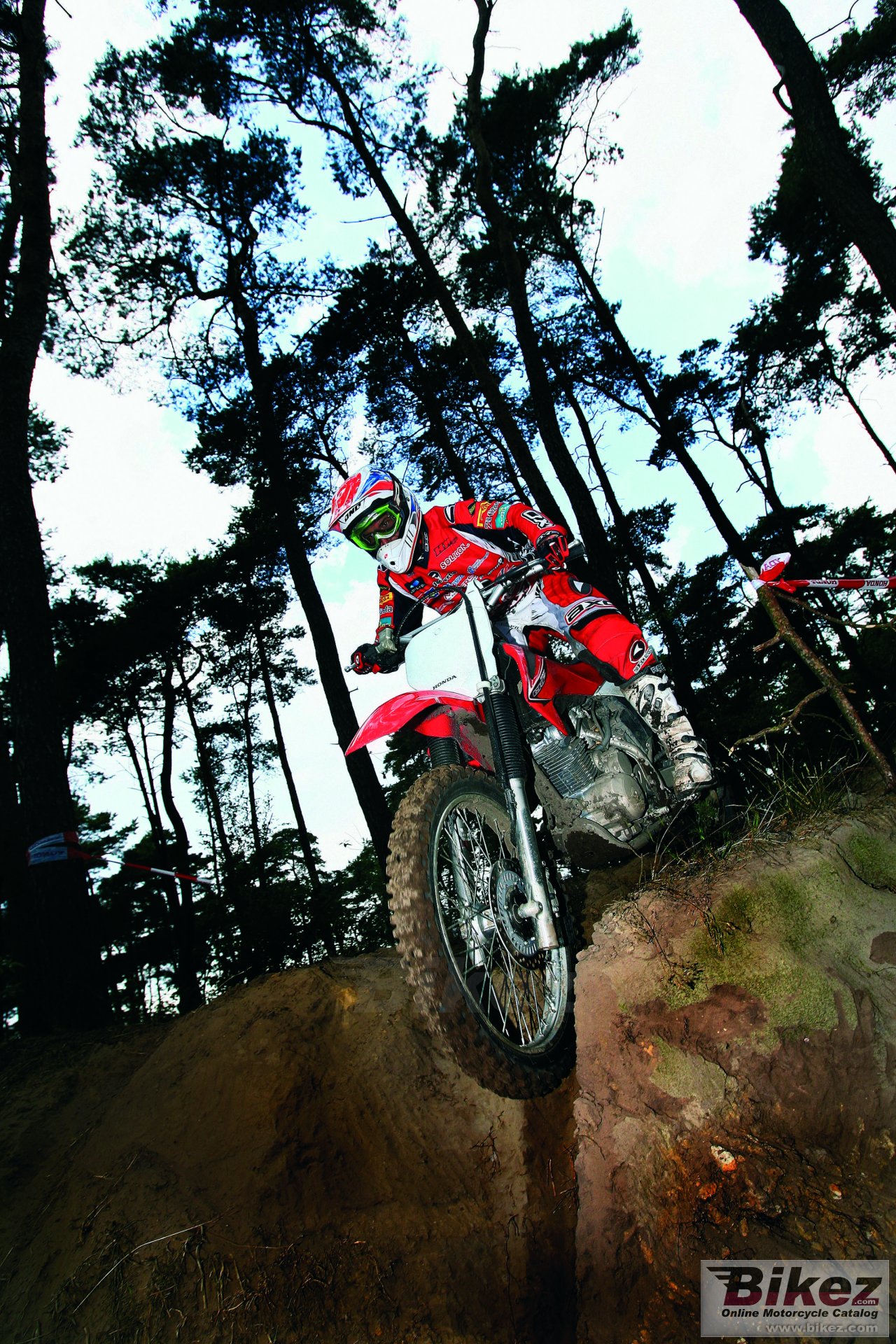 Big Honda crf230f picture and wallpaper from Bikez.com
